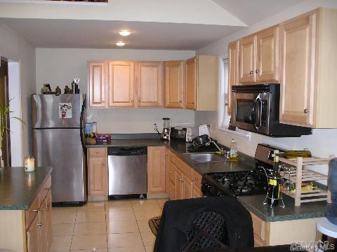 Building Photo - 129 Maple Blvd