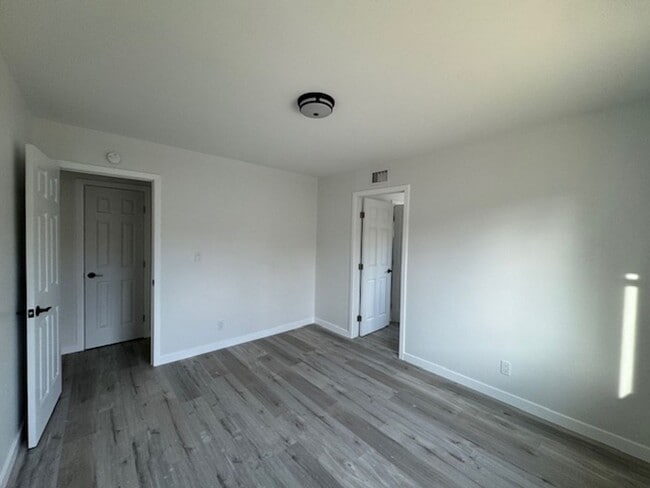 Building Photo - Charming Woodland Hills3+2  Home completely remodeled