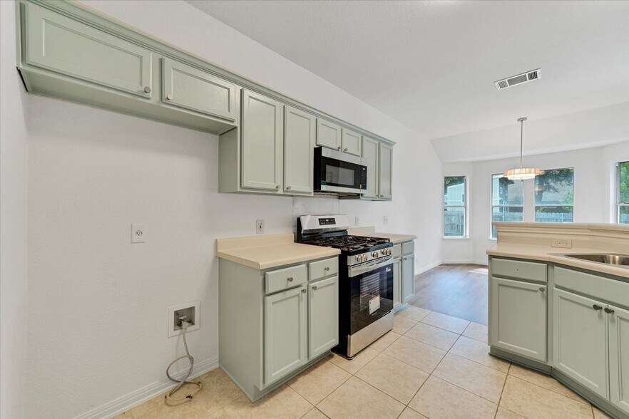 Building Photo - 1707 Primrose Ln