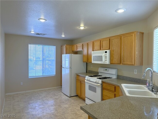 Building Photo - 8046 S Wards Ferry St