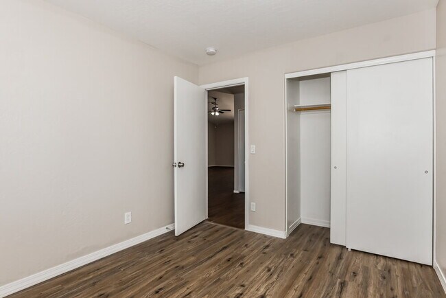 Building Photo - 523 N Bailey Cir