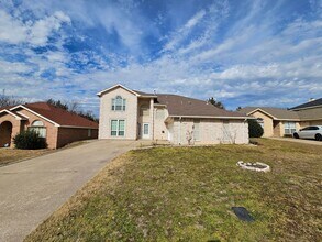Building Photo - Spacious & Inviting 6-Bedroom Cedar Hill Home – Perfect for Your Next Move