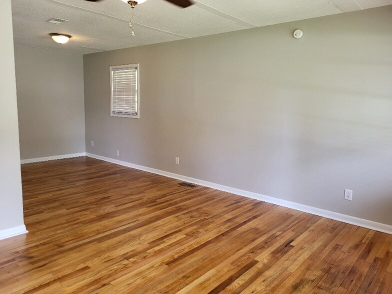Building Photo - 2536 Henry Ave