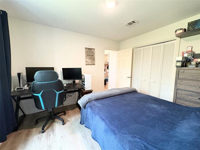 Building Photo - 1404 Cedar Park Dr