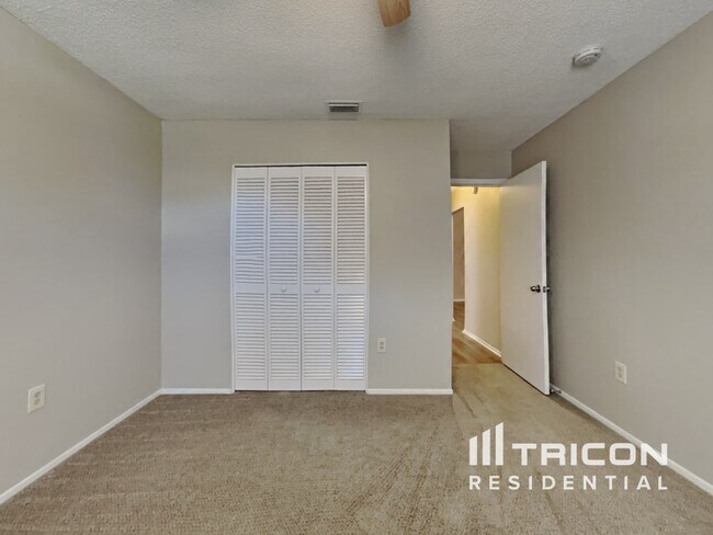 Building Photo - 1203 70th Dr E