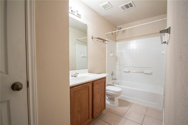 Building Photo - 9215 Pioneer Forest Dr