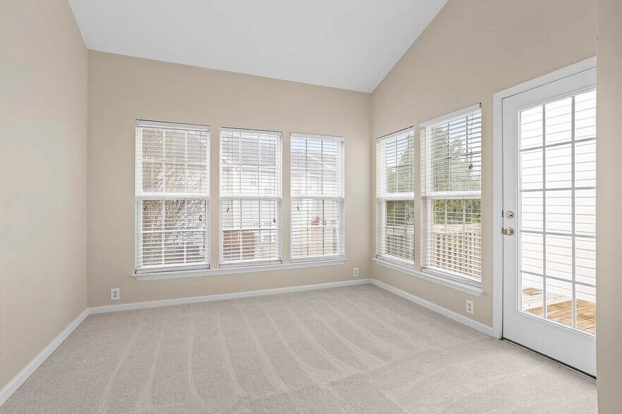 Building Photo - 107 Sylvan Oak Way