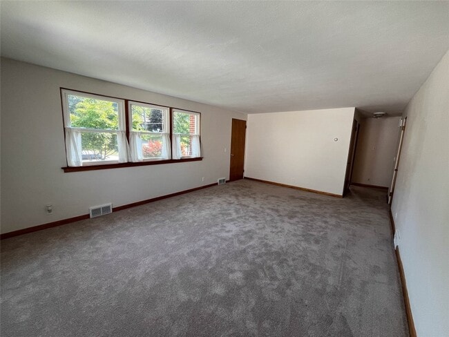 Building Photo - 3011 Country Club Rd