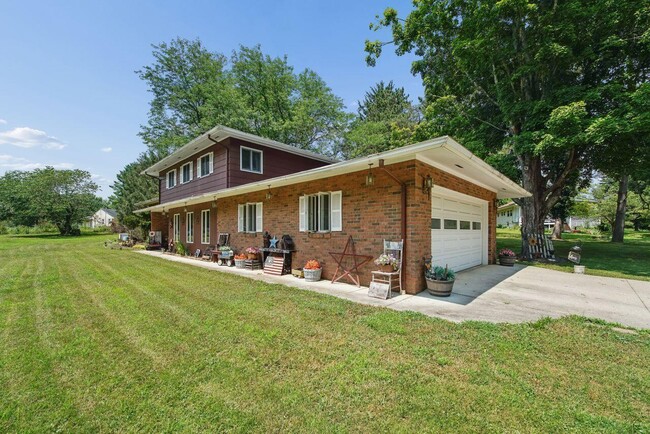 Building Photo - 157 Spring Valley Dr