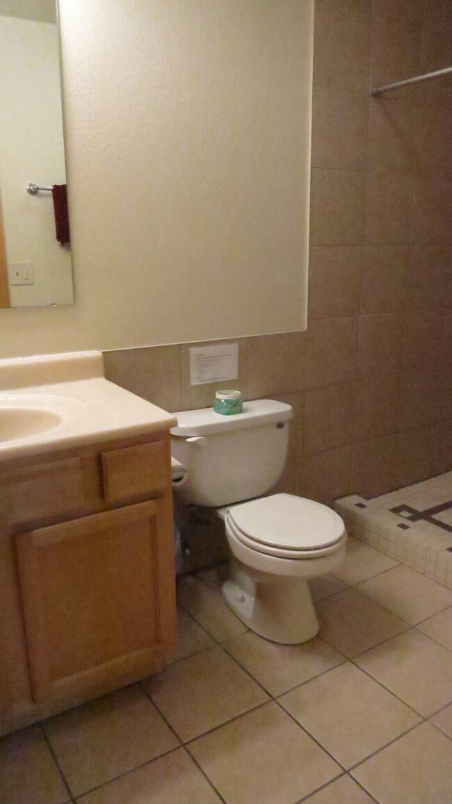 Building Photo - Lauesen Ave.