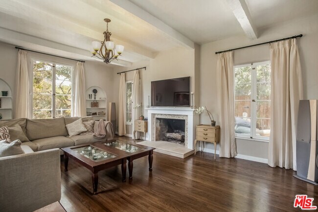 Building Photo - 1332 Comstock Ave