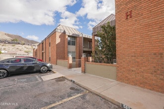 Building Photo - 4433 N Stanton St