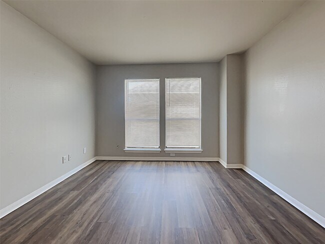Building Photo - 6737 Tournament Dr
