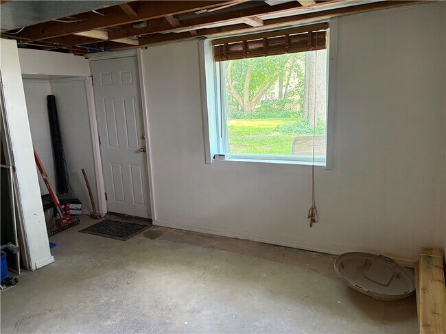 Building Photo - 18 Briggs Ave