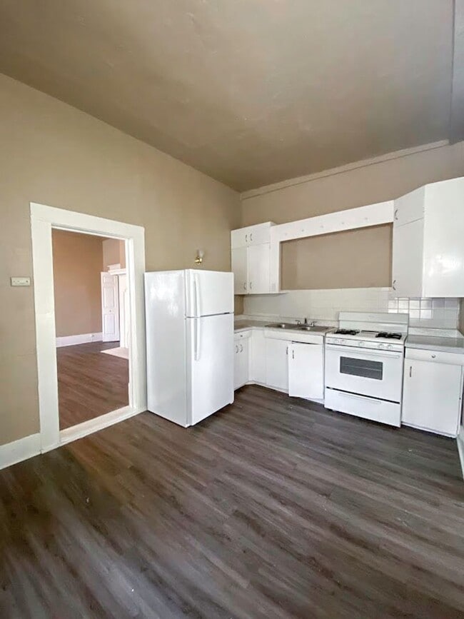 Building Photo - Awesome 1 bedroom | 1 bath apartment in historic home close to The PEARL!