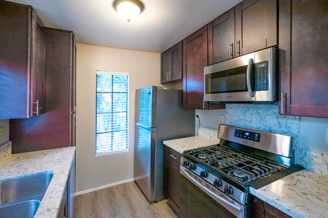 Building Photo - 8538 Summerdale Rd