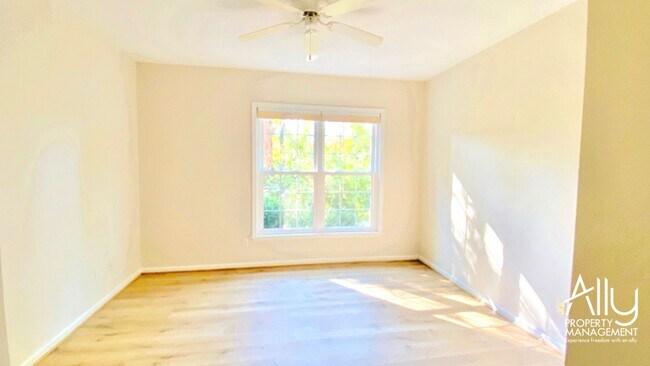 Building Photo - 270 Riverbend Dr