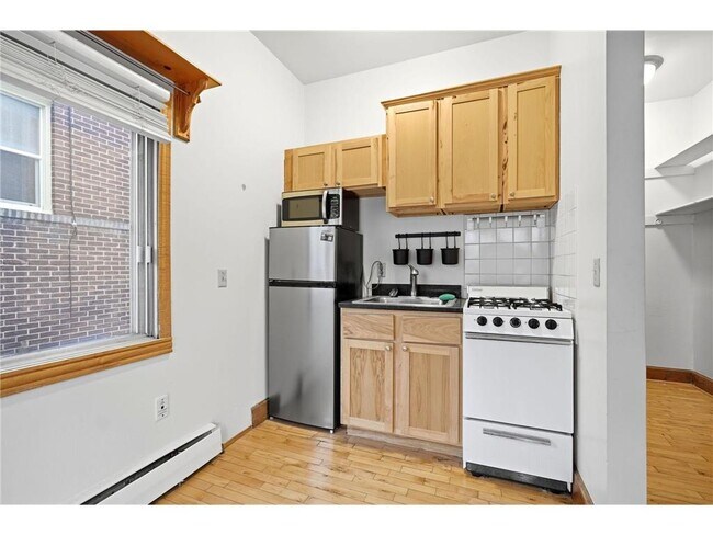 Building Photo - 1913 Emerson Ave S