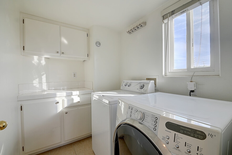 Building Photo - 17054 A Ln