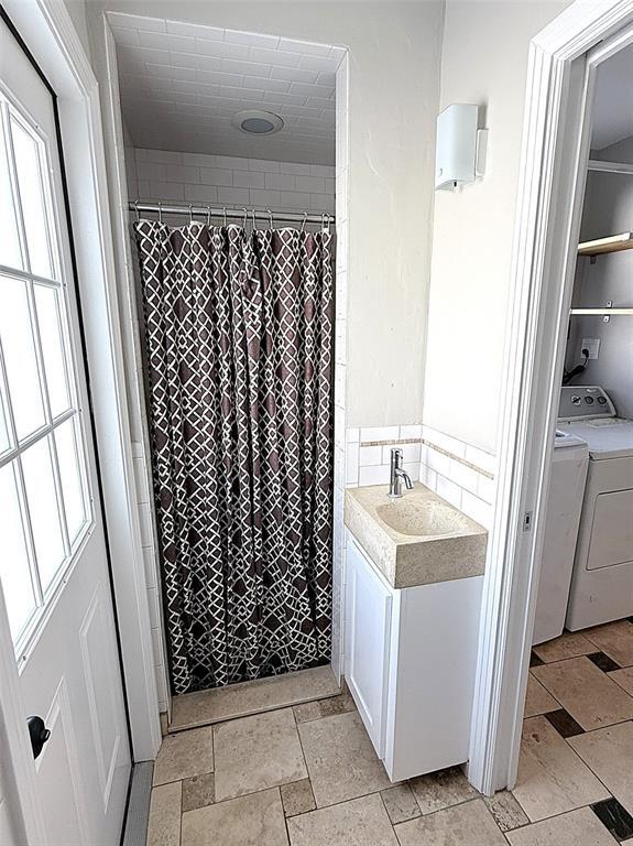 Building Photo - 105 N Aurora Ave