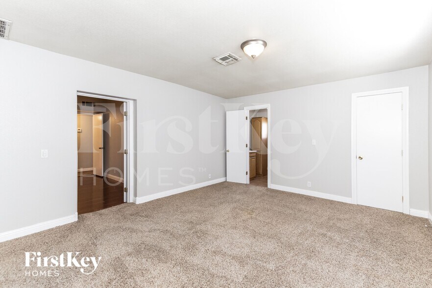 Building Photo - 1692 Capistrano Ave