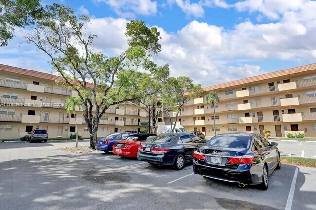 Building Photo - 6361 N Falls Cir Dr