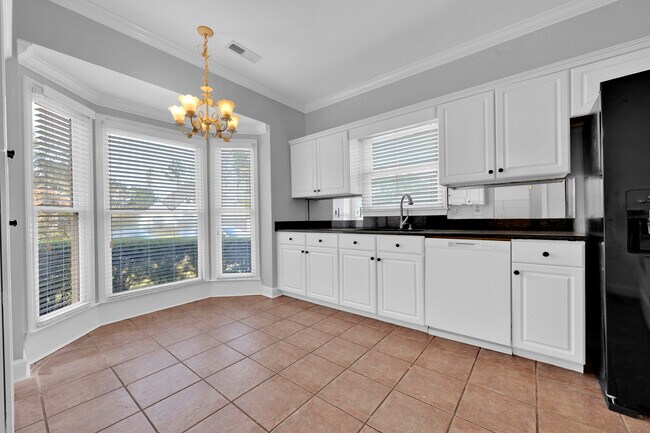 Building Photo - 310 Willow Crest Ln