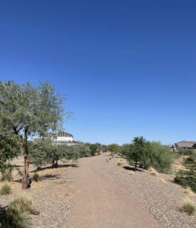 Building Photo - 2022 Built Single-Level 4Bedrooms/3Baths Stunning Home!!