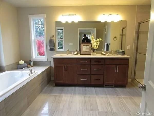 Master bathroom. - 15828 25th Ave NE