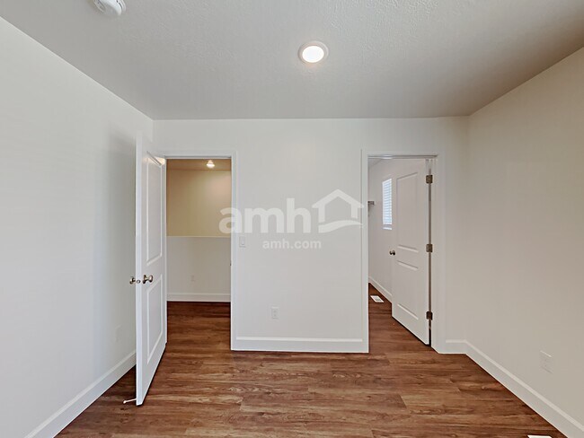 Building Photo - 1318 E White St