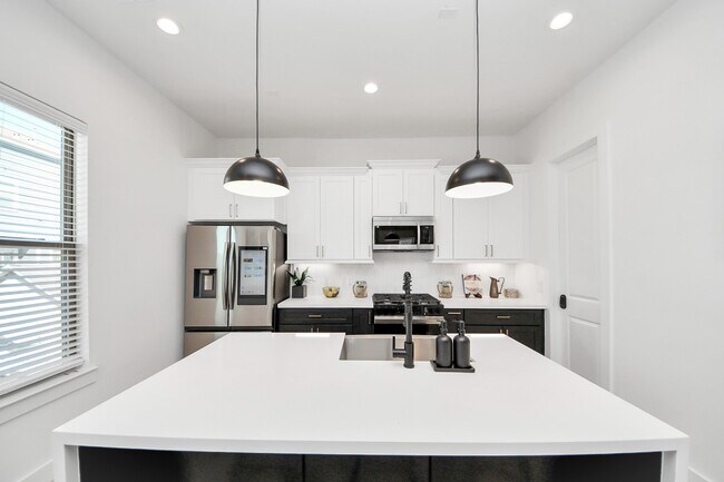 Building Photo - 2524 Live Oak St