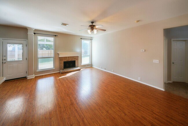 Building Photo - 4736 Green Bluff Dr