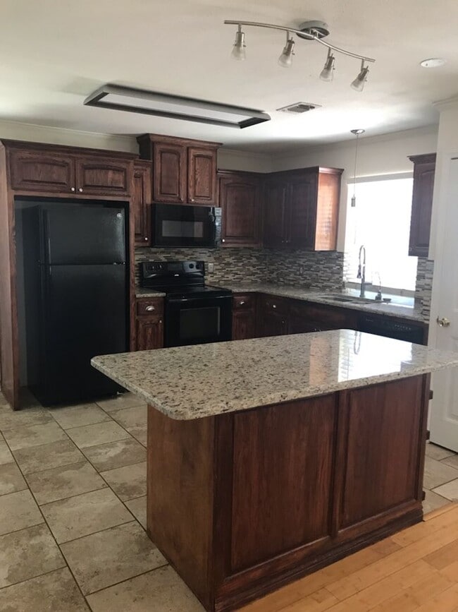 Building Photo - Located in Canyon TX Close to WT !!! 3/2/2 CH/A