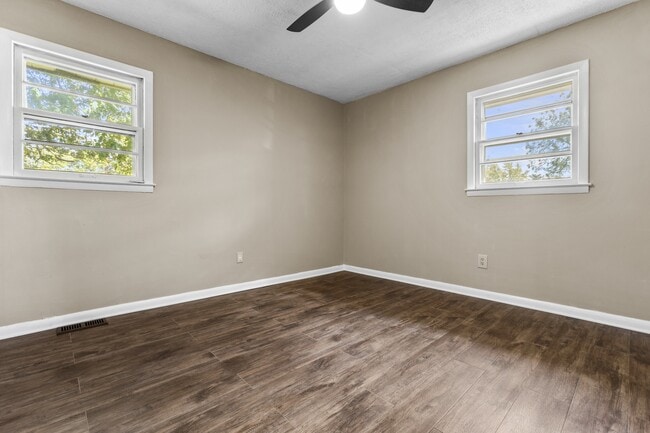 Building Photo - 2461 Mirahill Dr