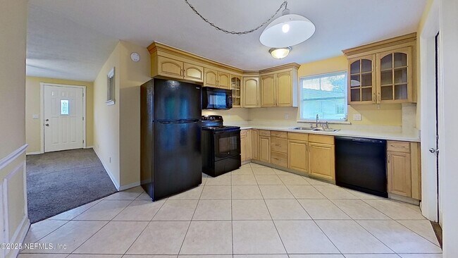 Building Photo - 165 Parkwood Dr W