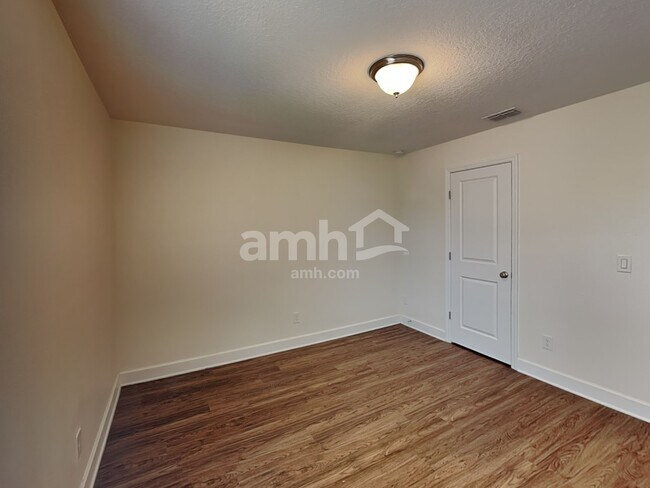 Building Photo - 329 Crestrun Loop