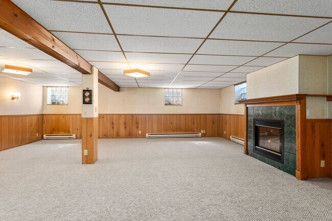 Building Photo - 650/652 Millbrook Drive