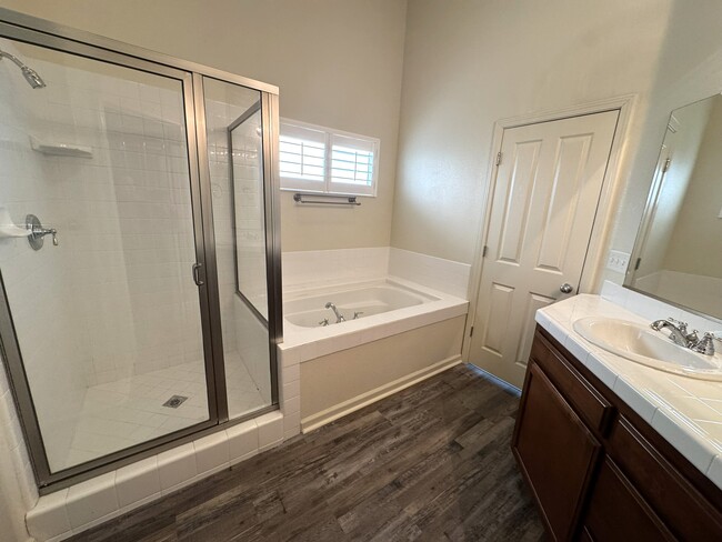 Building Photo - 10824 N Bunker Hill Dr