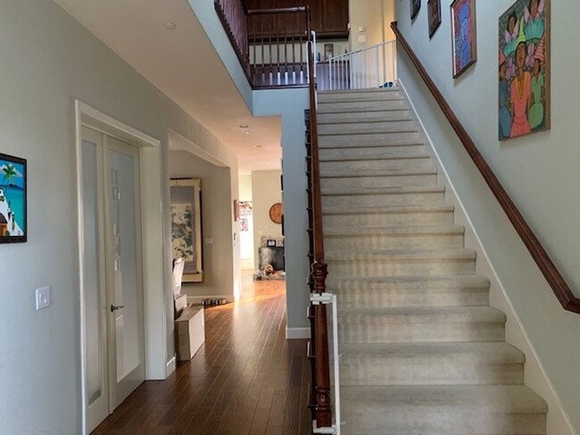 Building Photo - Stunning Five Bedroom Newer Napa Home