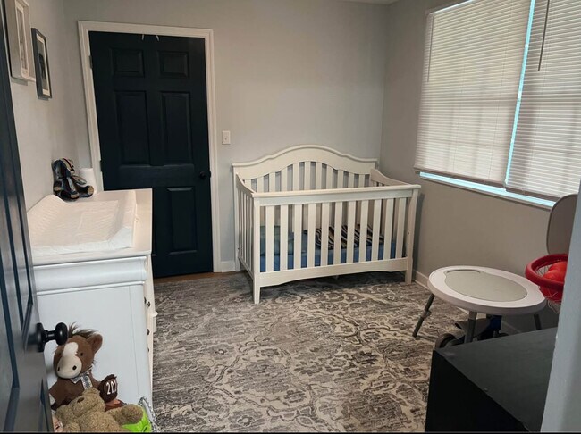 Building Photo - 1212 Doris Ave