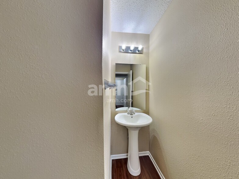 Building Photo - 10176 Cumberland Pointe Blvd