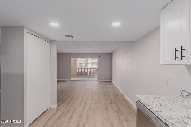 Building Photo - 7930 E Camelback Rd