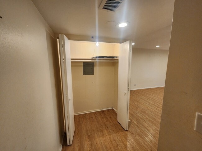 Building Photo - 1102 Hinswood Dr