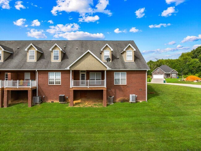 Building Photo - Move-in special. Main-Level Living End-Unit Townhome