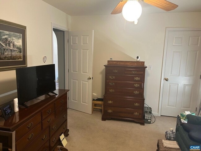 Building Photo - 136 Goldenrod Ct