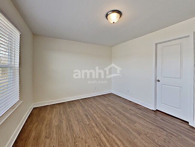 Building Photo - 5205 Lake Maxwell Dr