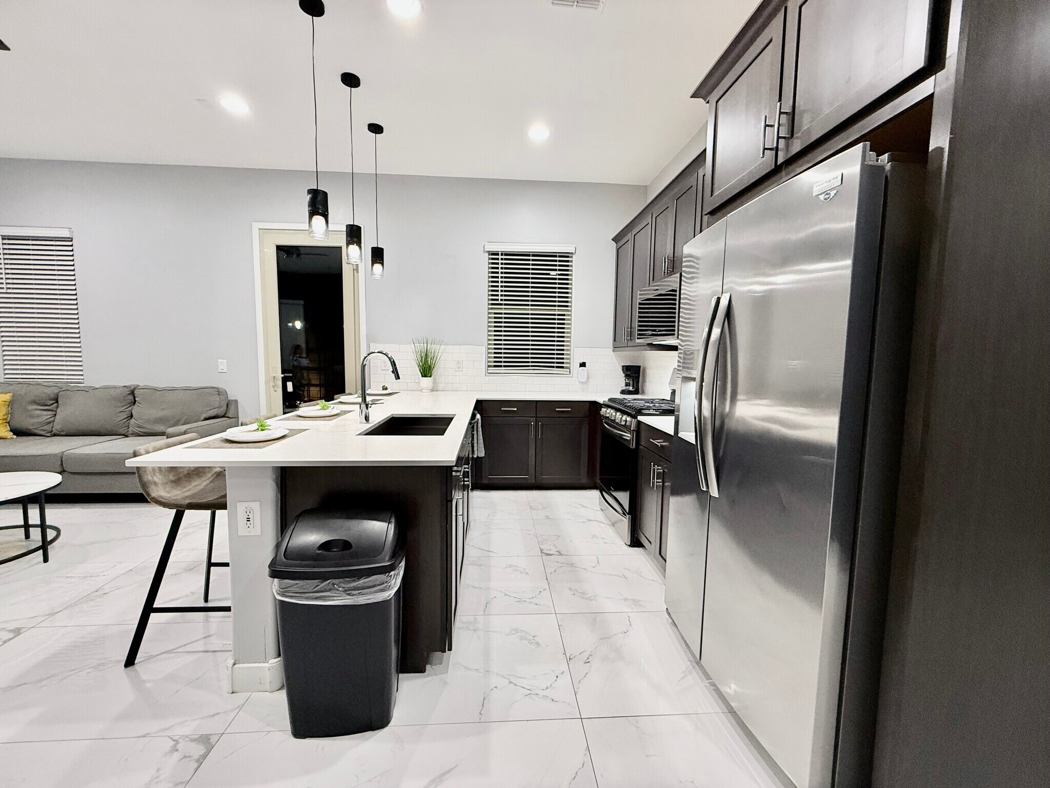 Building Photo - 4013 W Buist Ave