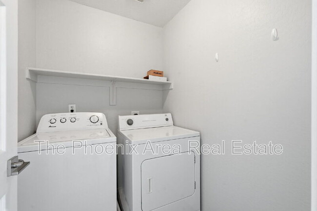 Building Photo - 534 E Bartlett Way