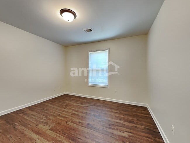 Building Photo - 483 Strawberry Walk