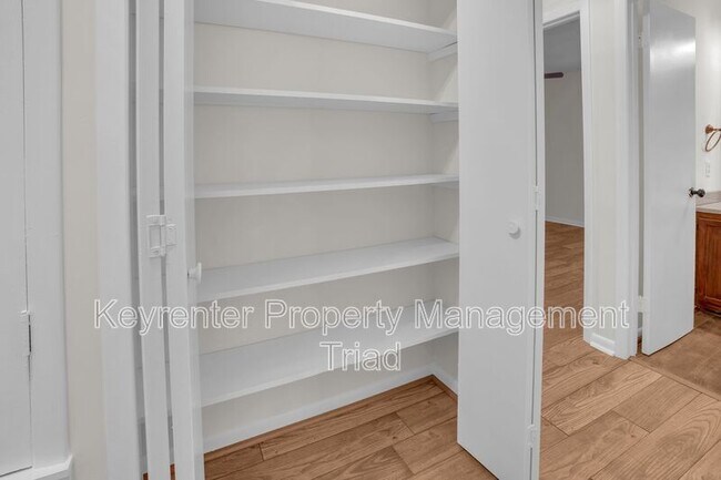 Building Photo - 5110 N Oaks Dr